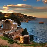 Lets Holidays Cozy In The Heart Of Tossa